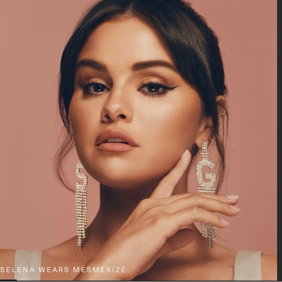 Rare Beauty ENLIGHTENCompact - Picture 6 of 9